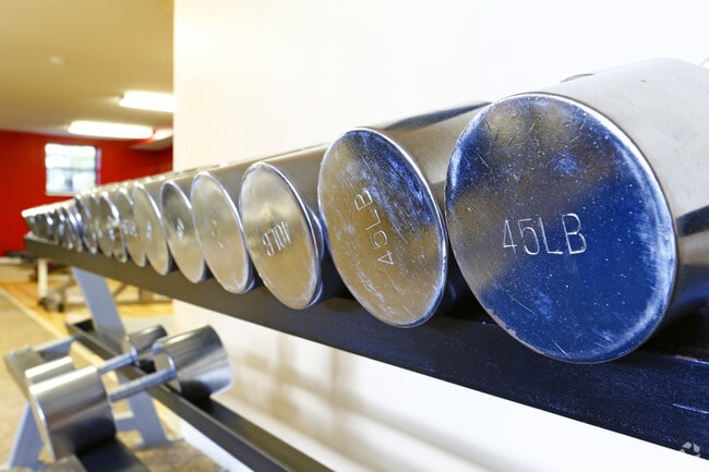 Fitness Center - Laurelwood Apartments and Townhouses