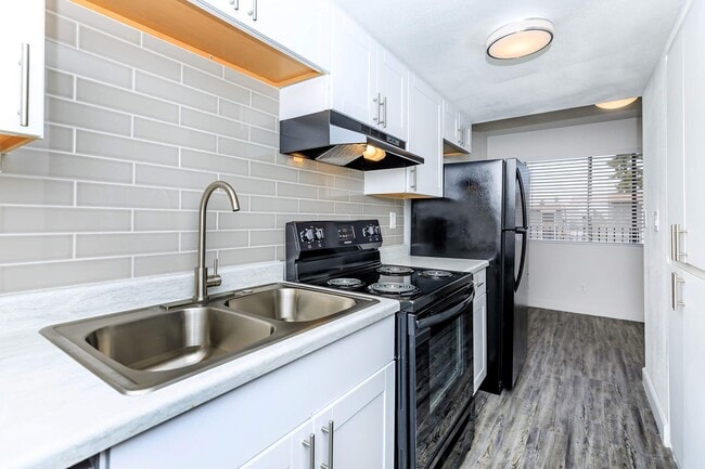 Renovated 1BR, 1BA - 630 SF - Palisade Park Aparments