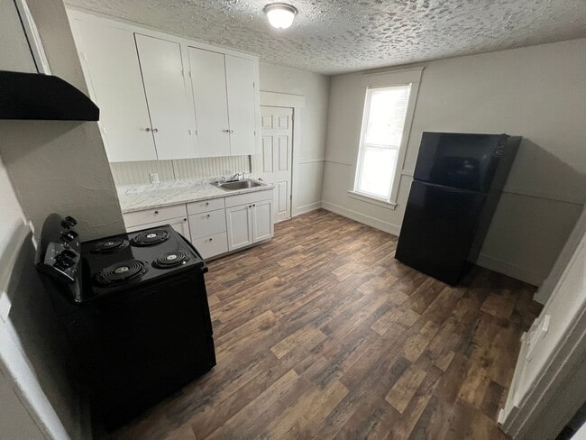 Photo - 1854 W College Ave Unidad #3