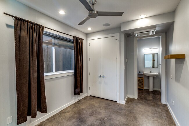 Photo - 4977 Zuma Ct