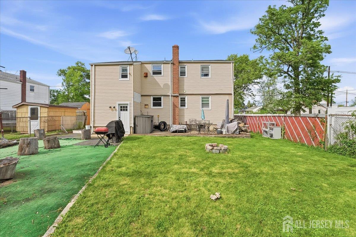 Photo - 445 Smith St