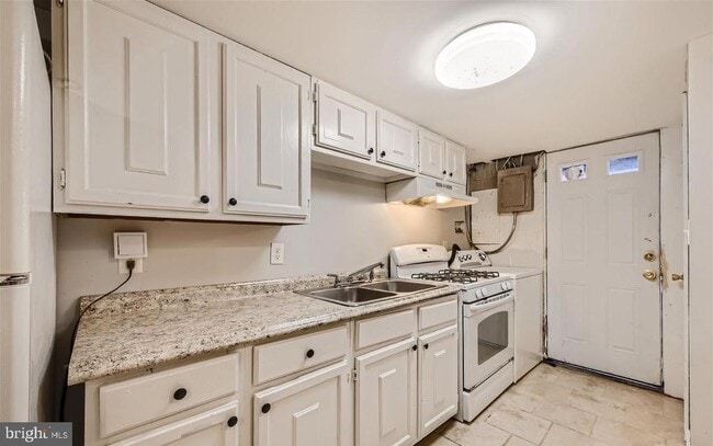 Photo - 2129 Parksley Ave