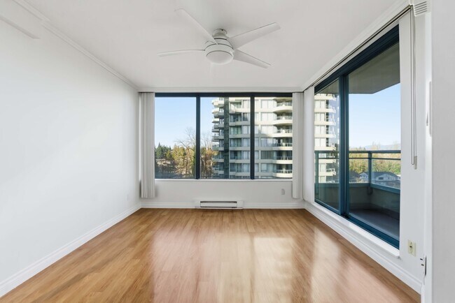 Photo - 13383 108 Ave