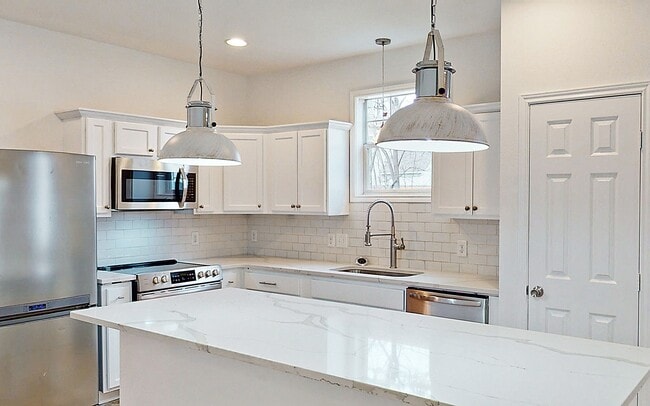 One Block to A&M! Kyle Field walking distance! Newly remodeled, all appliances, 5 bd/4 bth across...