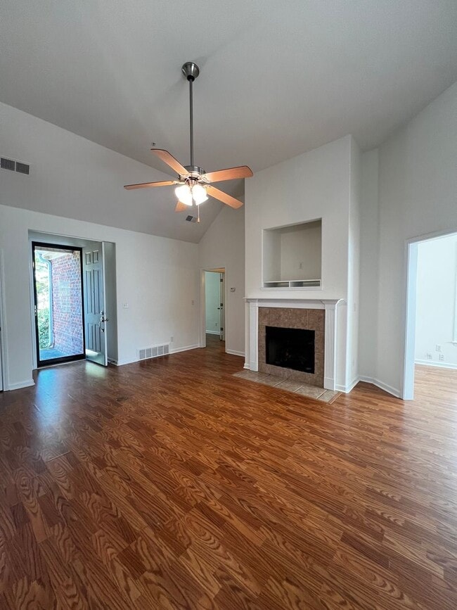 Building Photo - 8816 Glen Cir Unit 8816 Glen Circle