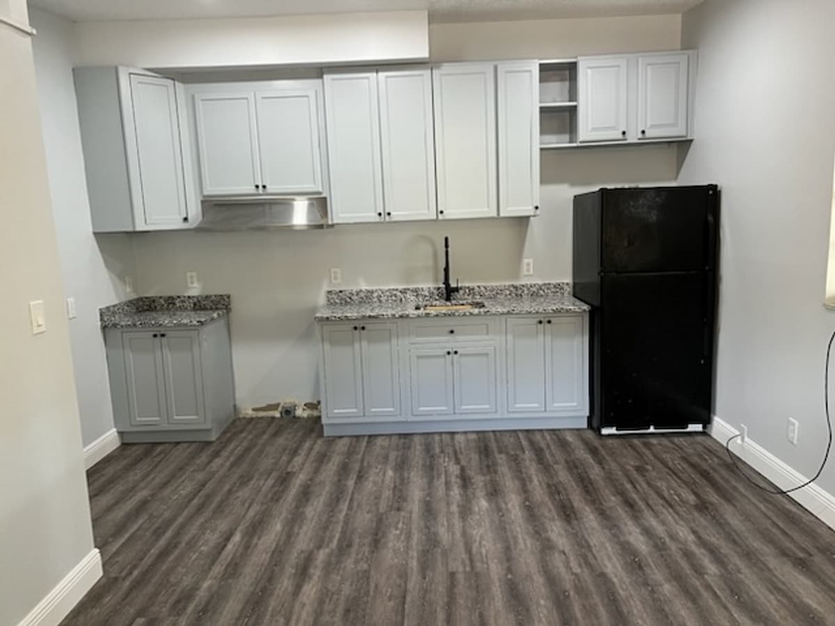 Remodeled 2/1 duplex with carport - Remodeled 2/1 duplex with carport