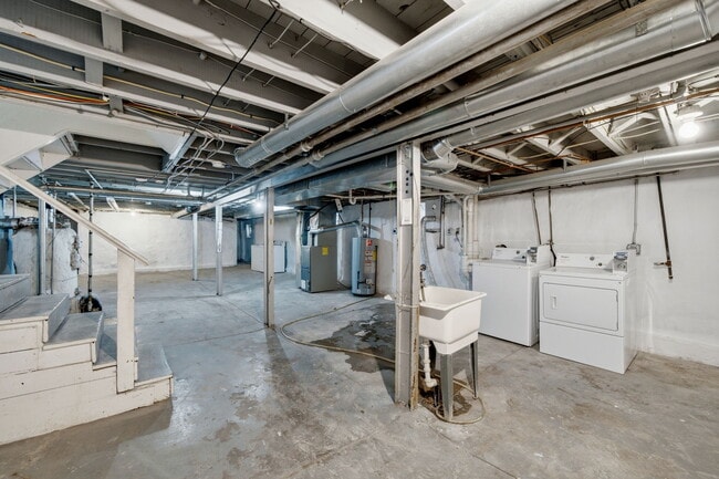 Photo - 5055 Lindenwood Ave
