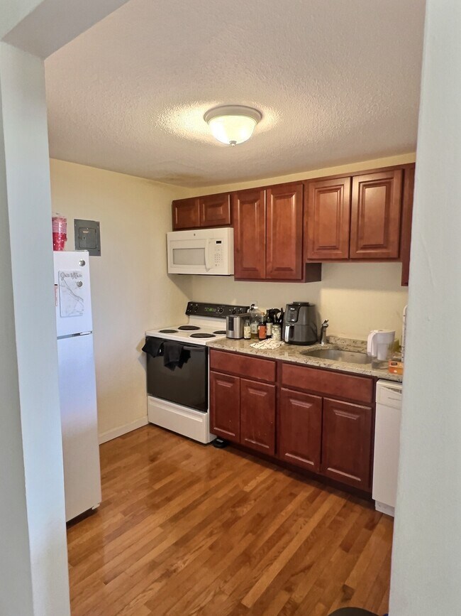 Photo - 1039 Commonwealth Avenue