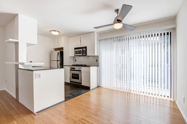 Photo - 117 Pacific St. in Sant Monica - 1 block to the beach and Main St!