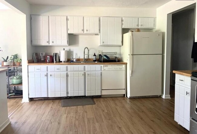 Photo - 8490 Benton St