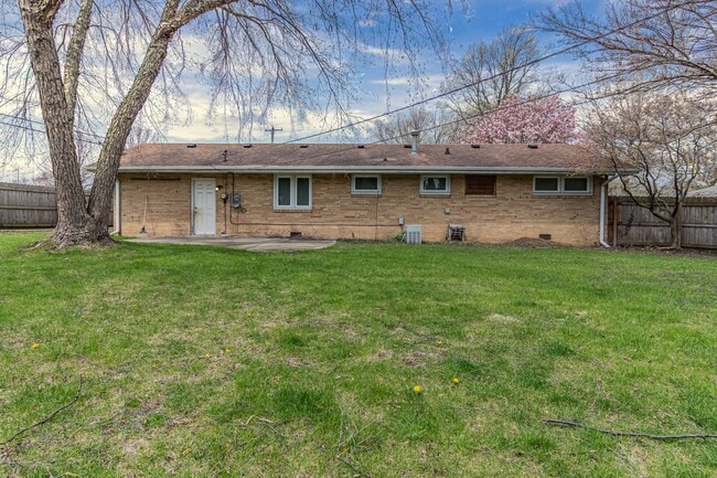 Photo - 3 bedroom, 1 bath ranch home! Close to I-74, on the local MTD bus line!! - Available 05/01/2026