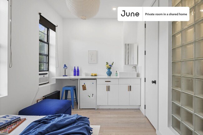 Room in Shared 3 bed/3 bath home in Ridgewood