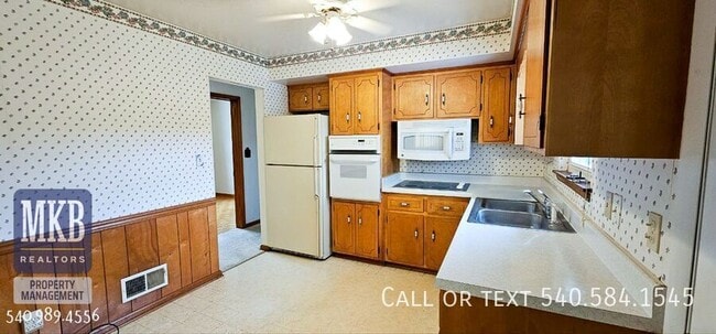 Photo - 2826 Sample Ave SE