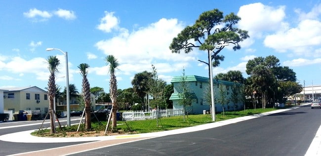 Photo - Pirates Cove Apartments