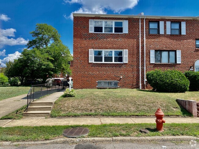 Building Photo - 7100 Humming Bird Pl Unit 1st Floor Rental
