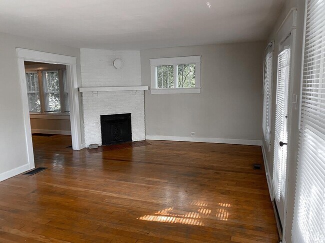 Photo - 613 S Henderson St