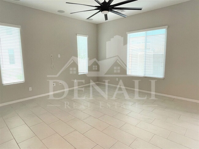 Photo - 901 S Smith Rd