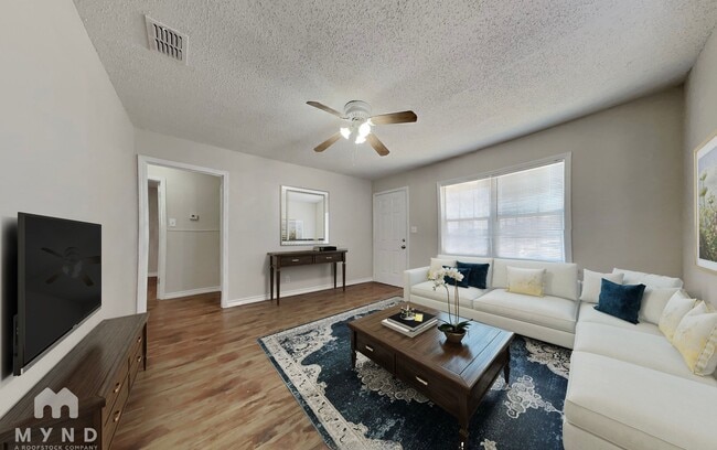 Building Photo - 108 N Avenue V