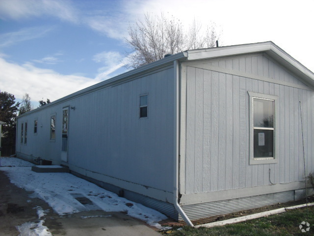 Building Photo - Modular Home 3 bedroom/2 bathroom