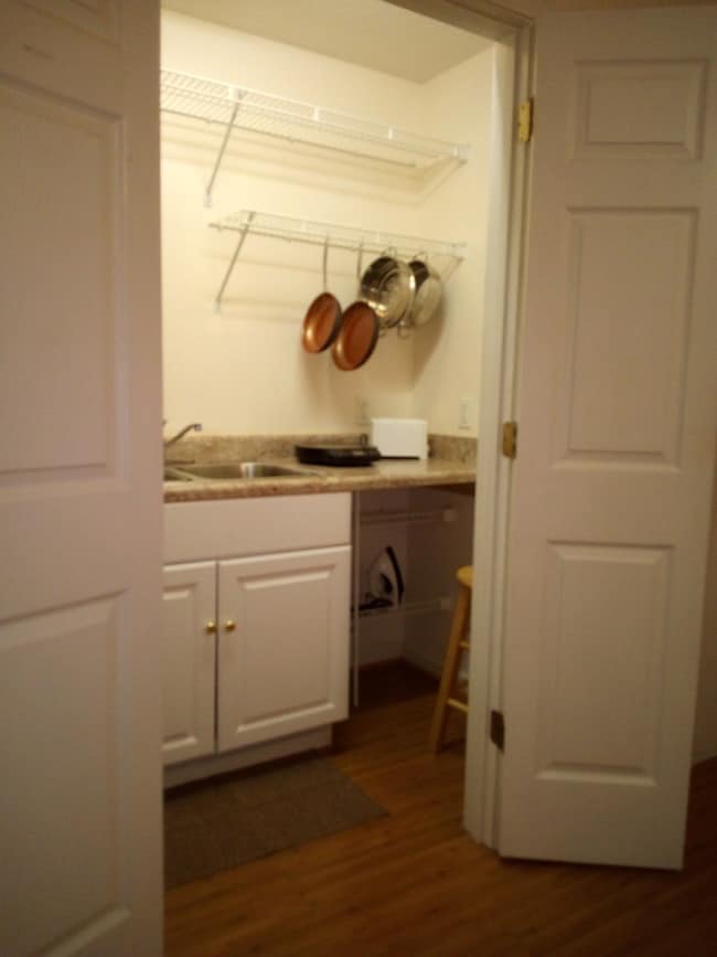 Kitchenette - 1008 Martin Luther King Jr Dr Unit Studio Apartment B