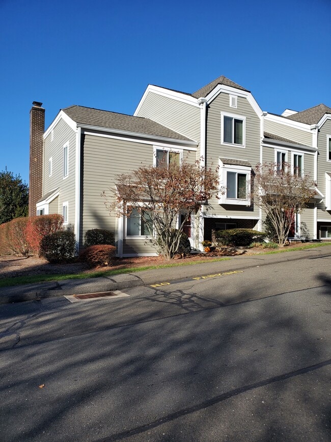 Photo - 71 Aiken St Unit B 3