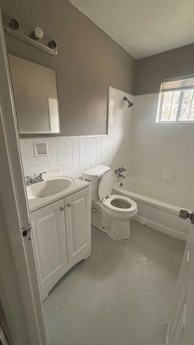 Photo - 147 Strafford St