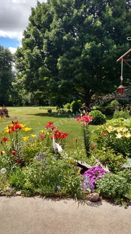 Photo - 211 N Powell Rd
