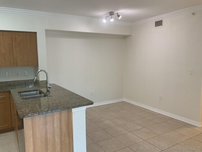 6505 Emerald Dunes Dr Unidad 204