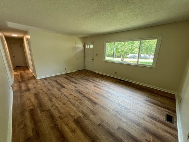 Photo - 2417 Landis Dr
