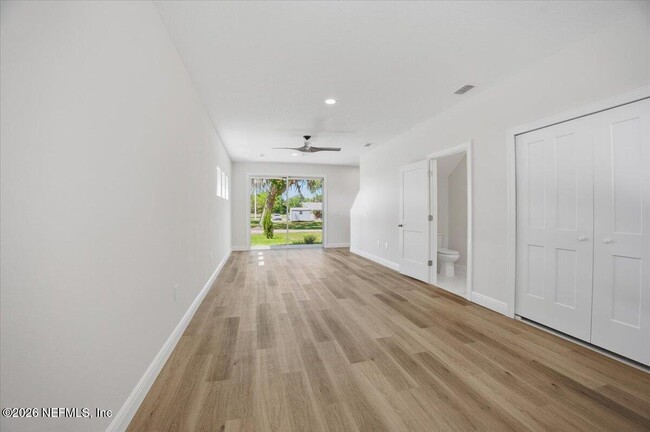 Photo - 206 W Fox St