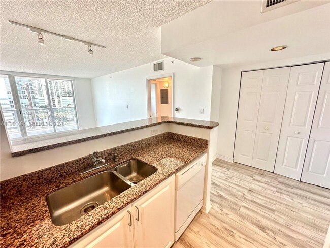 Photo - 1155 Brickell Bay Dr Unit 607
