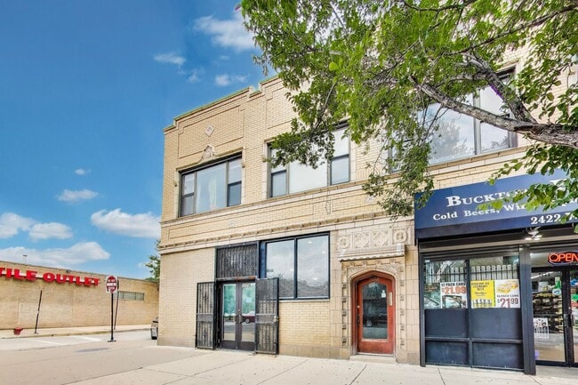 Building Photo - 2422 W Fullerton Ave Unit 2W