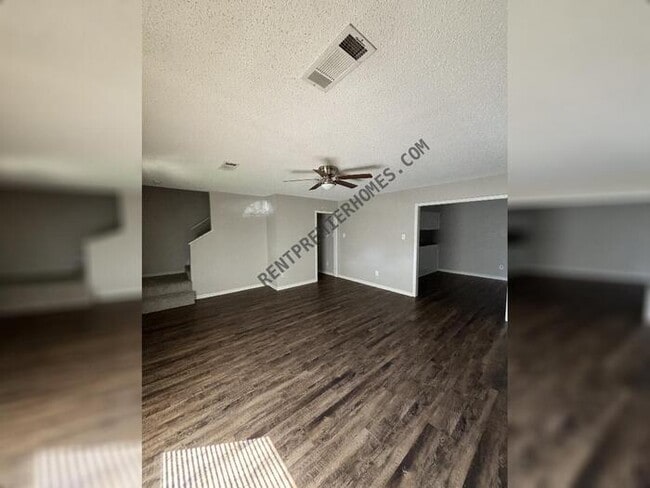 Photo - 205 Otter Pl