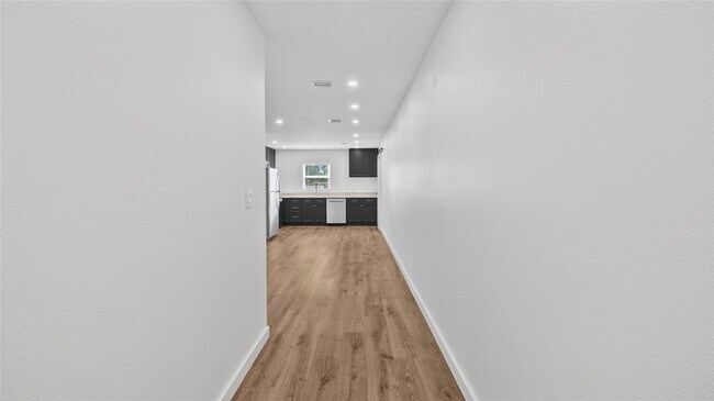 Building Photo - 9750 Deer Trail Dr Unit A