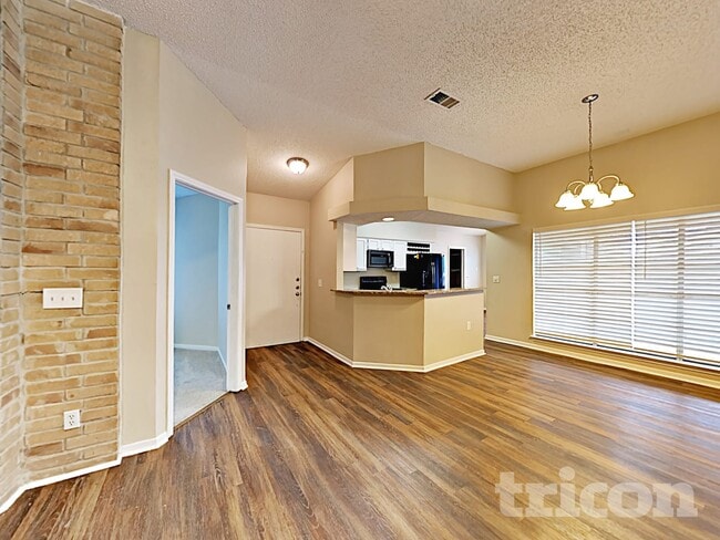 Photo - 6839 Raintree Forest