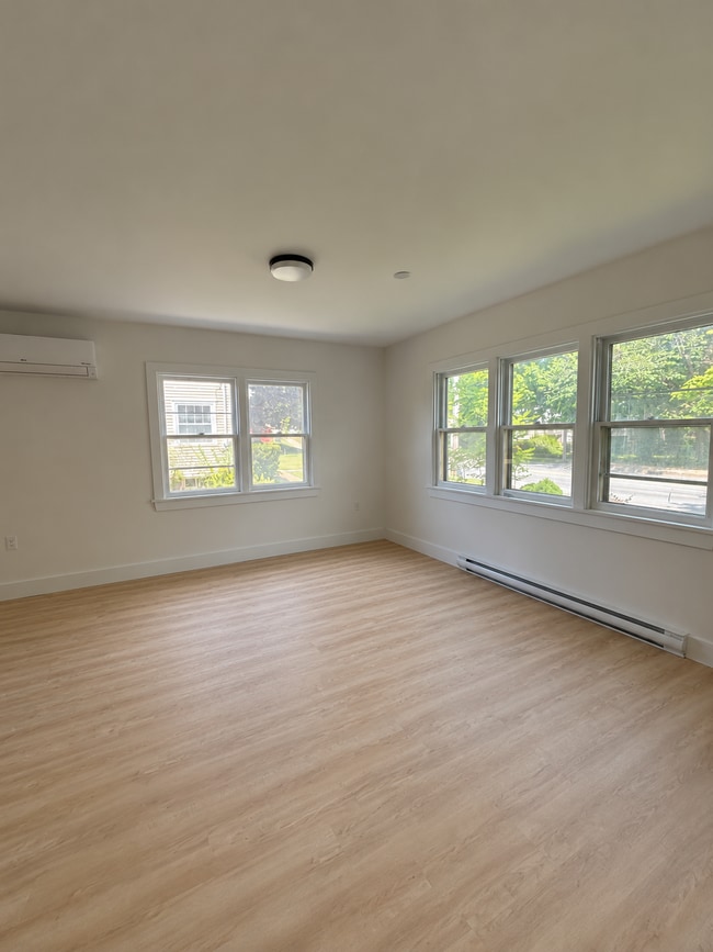 Photo - NEWLY RENOVATED THREE-BEDROOM APARTMENT - 94B PLEASANT STREET Unité B
