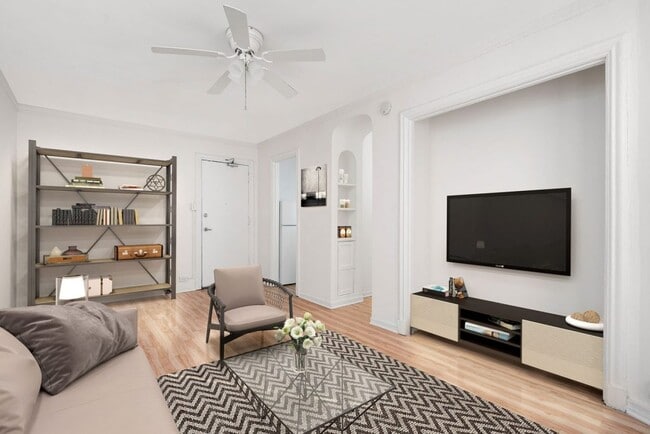 Área de estar de 1 habitación y 1 baño