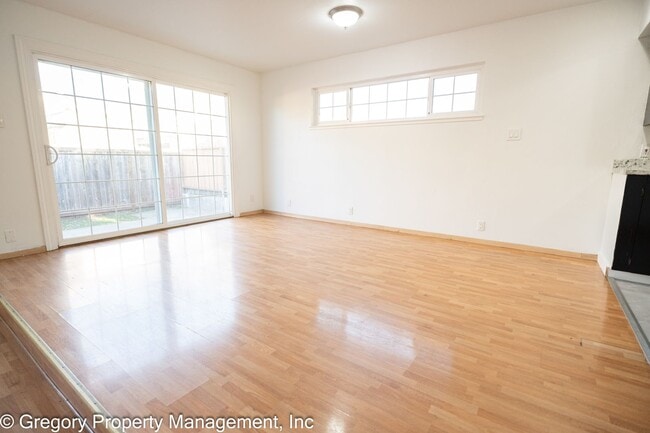 Photo - 2211 Pacific Ave Unit Apt B