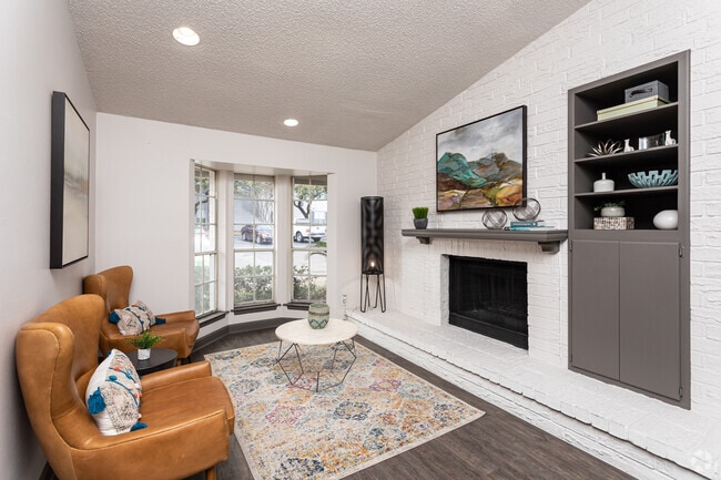 Centro de arrendamientos Área de estar - Solara Apartment Homes