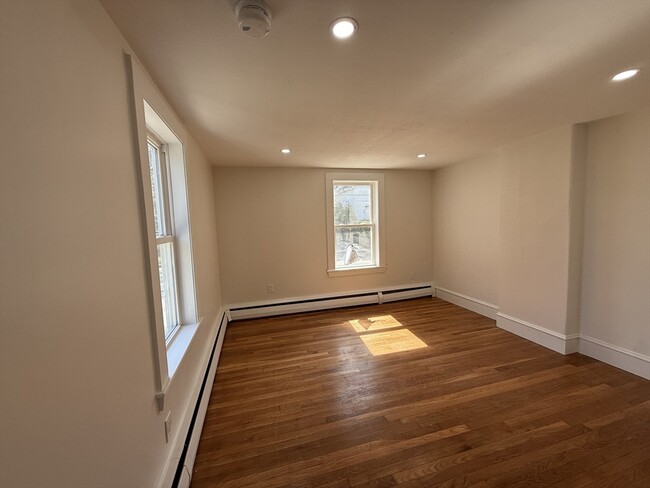 Photo - 63 Holland St