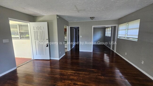 Photo - 630 Alder St