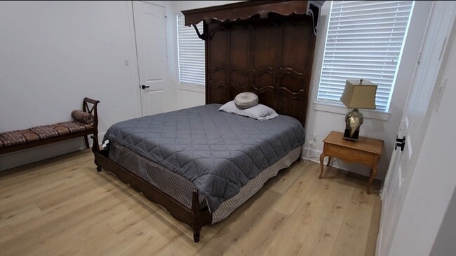 Photo - 207 Carl St