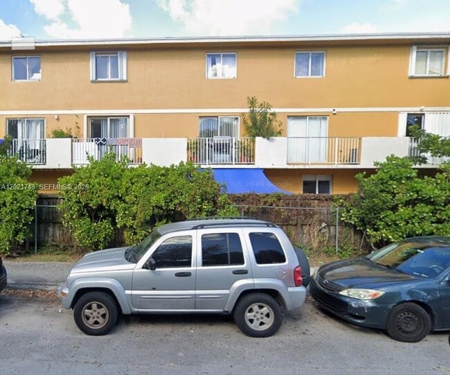 Building Photo - 2145 NW 19th Terrace Unit 205