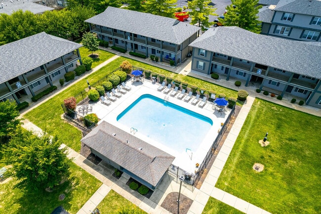 Lush Landscaped Grounds at The Commons Student Apartments in Oxford, OH
