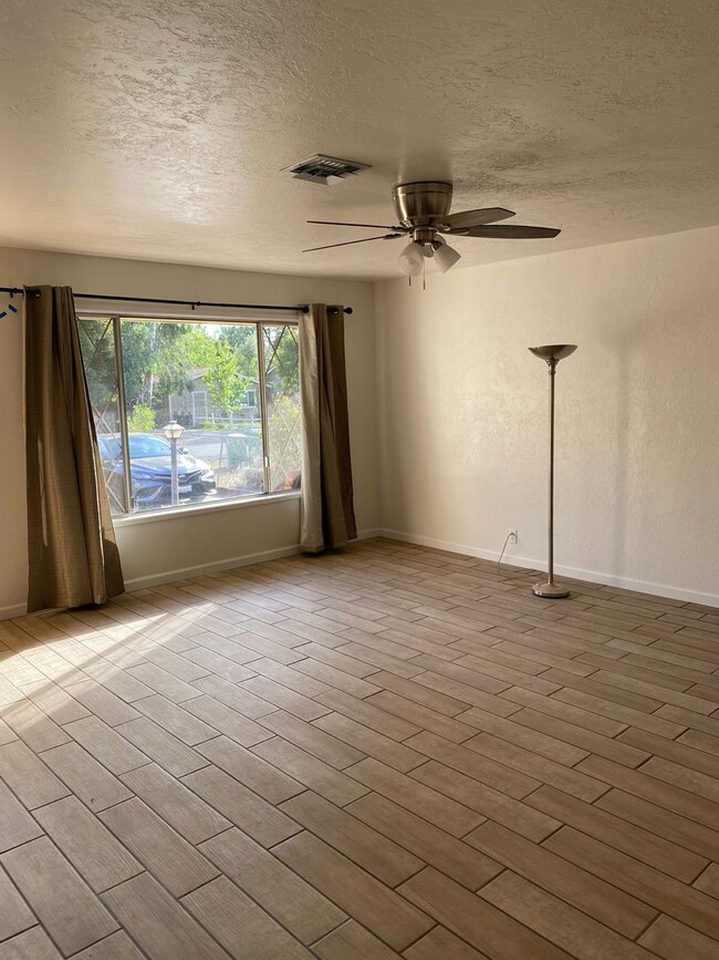 Photo - 4745 Red Bluff St