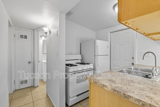 Photo - 1638 N Beverly Ave