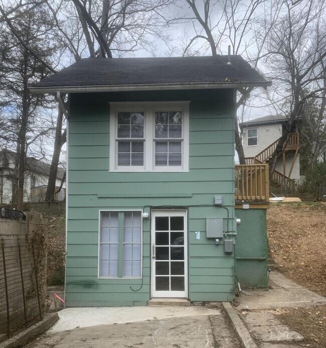 111 Dell Street - 111 Dell Street House