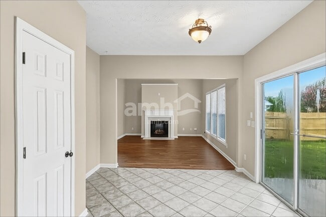 Photo - 304 Woodland Pass