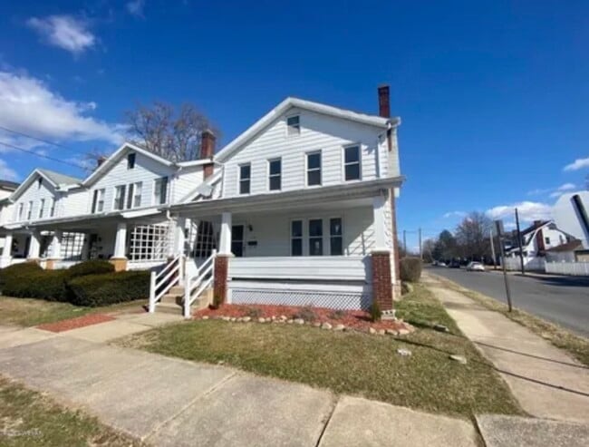 Building Photo - Franklin St. Rental