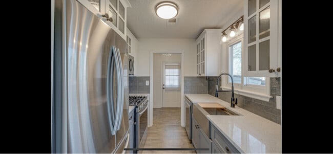 Building Photo - 120 Clinch Dr